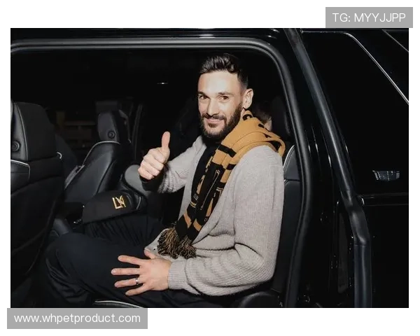 洛杉矶FC宣布续约38岁门将洛里至2026年并附加一年选择权